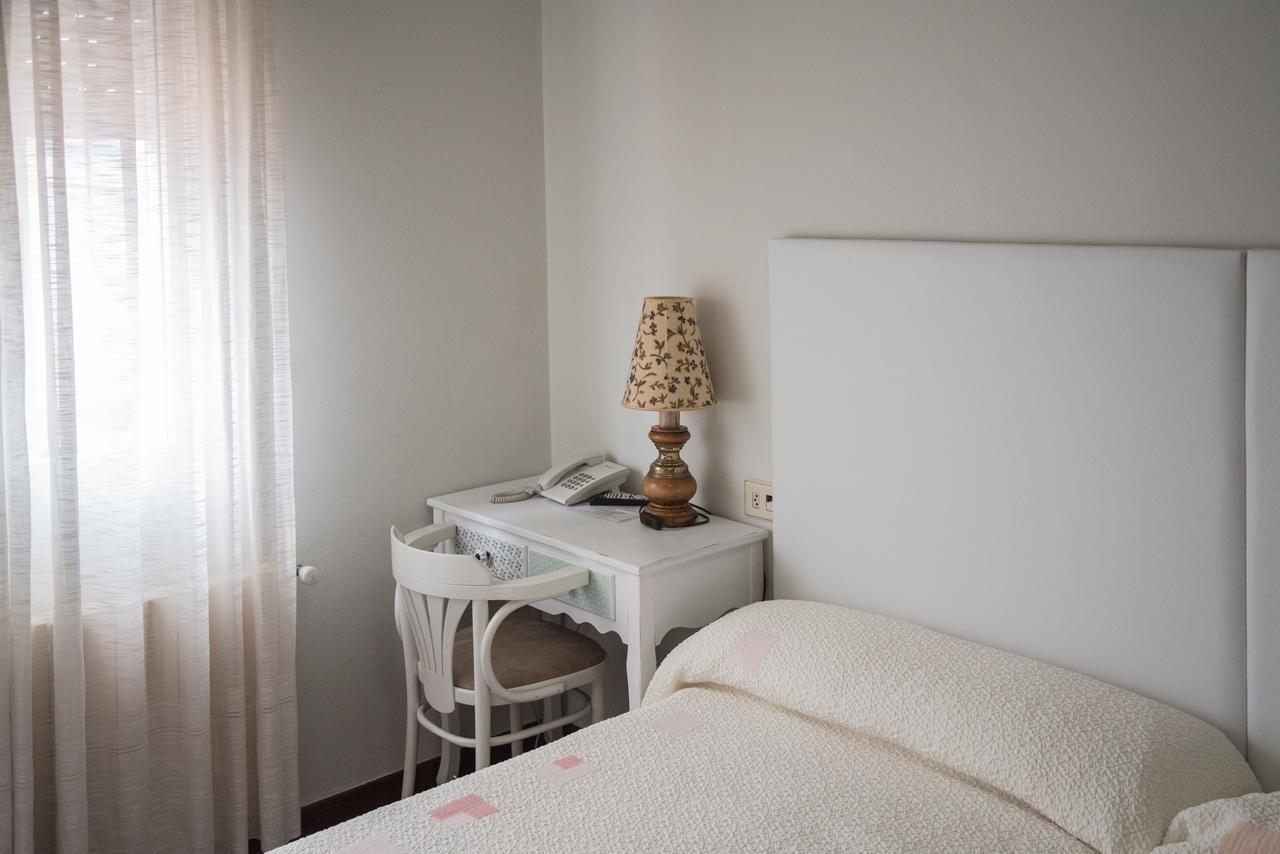 Hostal Antolin เรดอนเดลา ภายนอก รูปภาพ